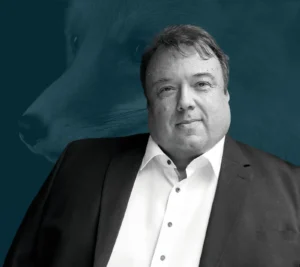 Ulrich Kammerer, Sanierungs-Experte, Buchautor und Speaker, Portrait im Business-Outfit