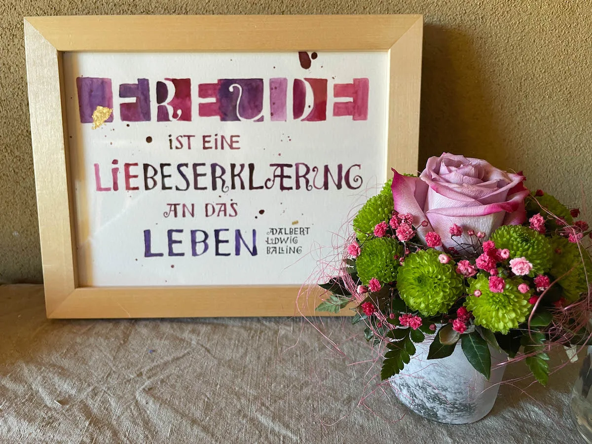 Ben Shahn Lettering Kunstwerk Freude mit Blumendekor von Ramona Weyde