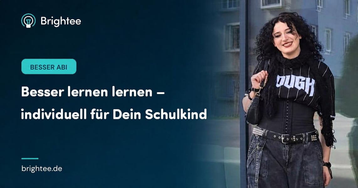 Besser Abi Marketing-Banner mit Text und Foto einer lachenden jungen Frau in schwarzer Kleidung