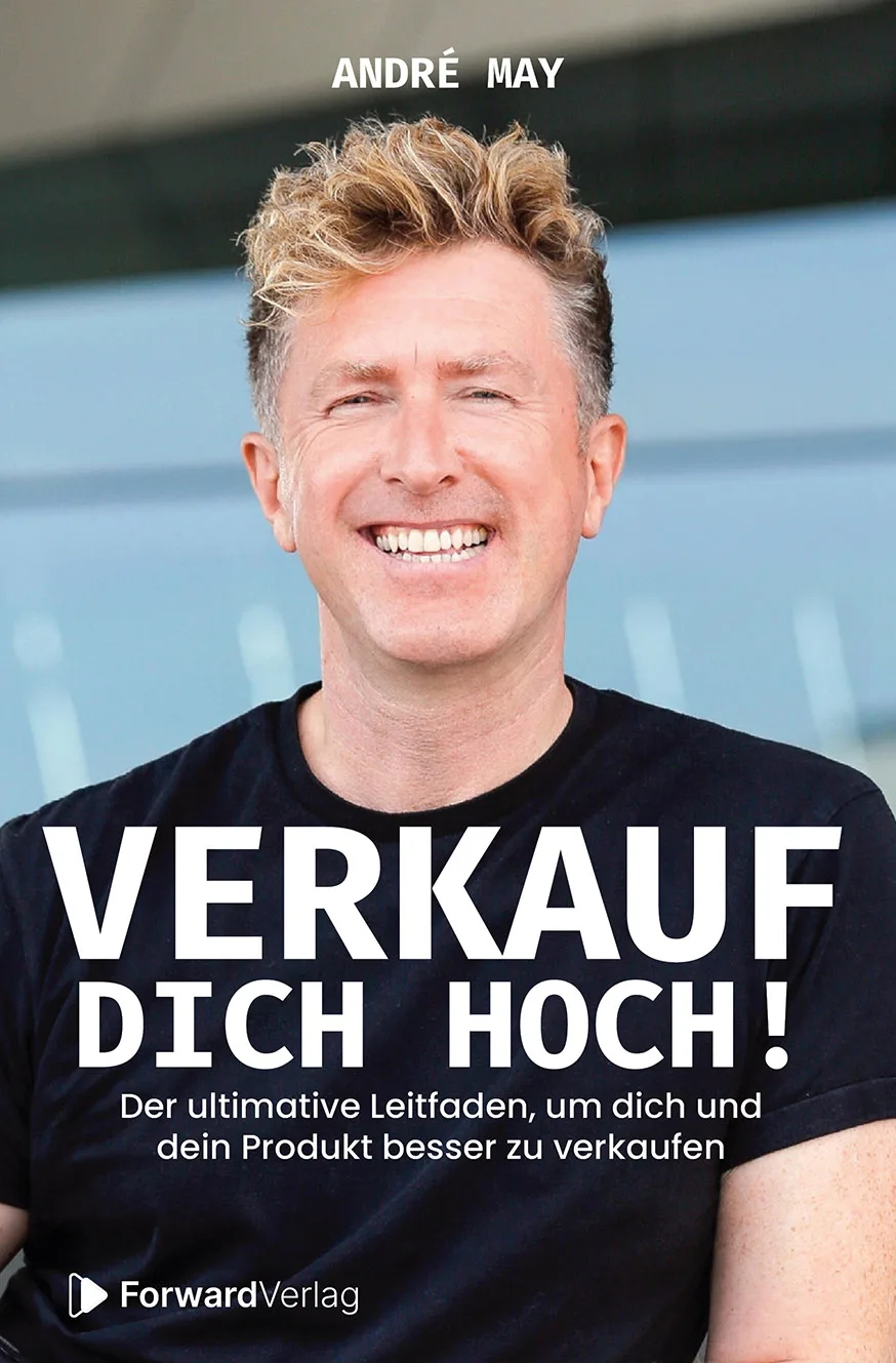 Buchcover Verkauf dich hoch von André May, Porträt des Autors in schwarzem T-Shirt mit Buchtitel in großer weißer Schrift