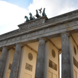 Brandenburger Tor in Berlin mit klassischer Architektur