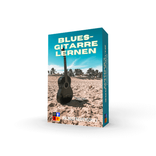 Blues-Gitarre lernen Produktbox mit schwarzer Akustikgitarre auf Strand