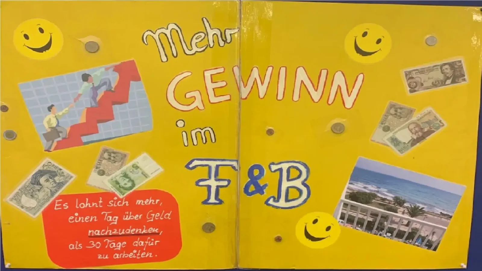 Gelbes Plakat mit Aufschrift „Mehr GEWINN im F&B