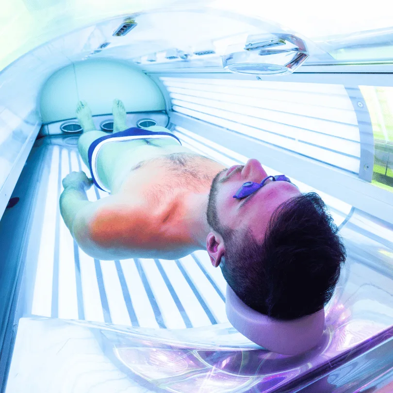 Businessplan Sonnenstudio – Vorlage mit Finanzplan von Dirk Leimkuhl 2 Person in Sonnenbank mit UV-Strahlen, Farbeffekt mit Rot- und Blautönen
