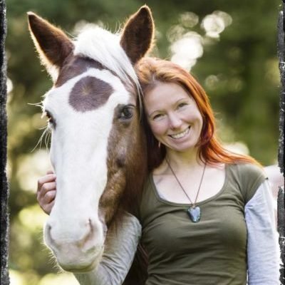 Sandra Schneider mit Pferd, Trainerin für Problemverhalten und Schmerzerkennung