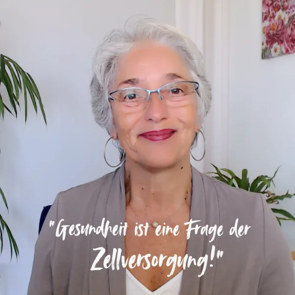 Chronisch gesund mit Vitalstoffpower – Videokurs über Vitalstoffe 8 Porträt von Uschi Eichinger mit Zitat: Gesundheit ist eine Frage der Zellversorgung