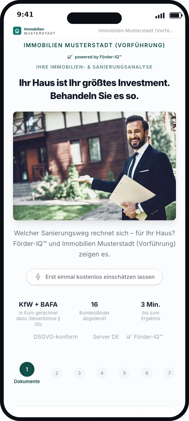 Mobile App-Startseite des Sanierungschecks unter der Marke eines Immobilienmaklers mit petrolblauer Leitfarbe