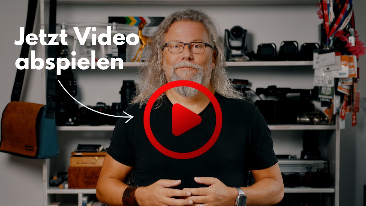 Michael Brettner im Heimstudio mit Play-Symbol, Aufforderung zum Abspielen des Kursvideeos