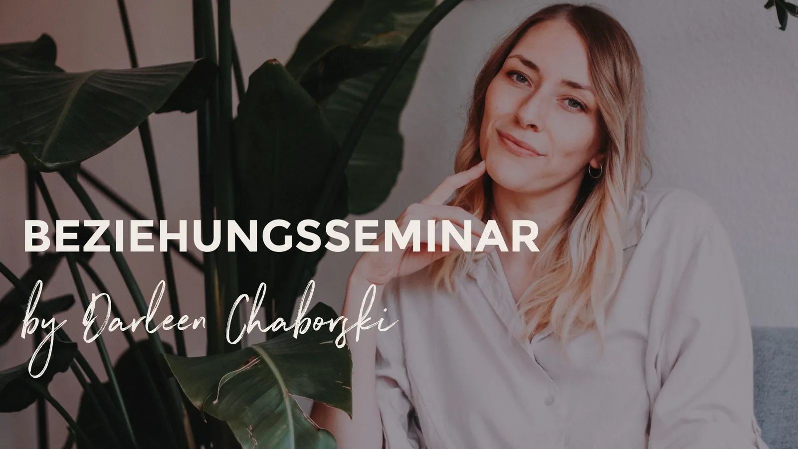 Darleen Chaborski mit Pflanze, Text Beziehungsseminar by Darleen Chaborski