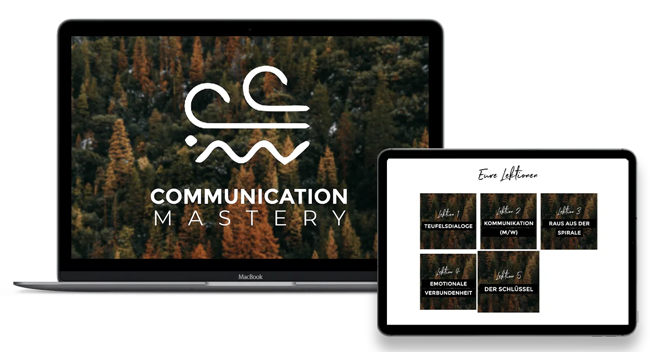 Mockup mit Communication Mastery Logo auf MacBook mit Waldwald-Hintergrund und iPad zeigt Lektionen-Übersicht mit fünf Module