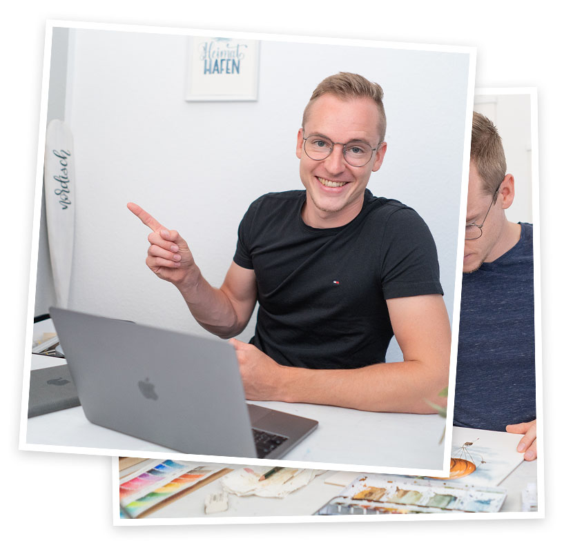 Timo Ostrich in schwarzem T-Shirt am Laptop mit Zeigefinger-Geste, polaroid-verfremdeter Stil