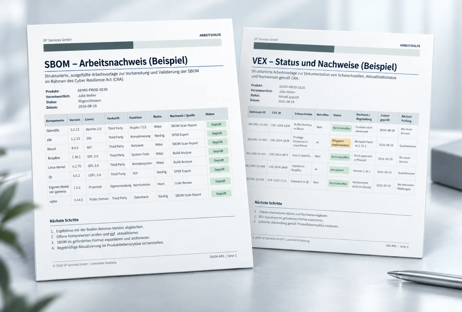 Zwei Arbeitshilfen nebeneinander: SBOM-Arbeitsnachweis (Beispiel) und VEX-Status und Nachweise (Beispiel) mit Tabellen und Do