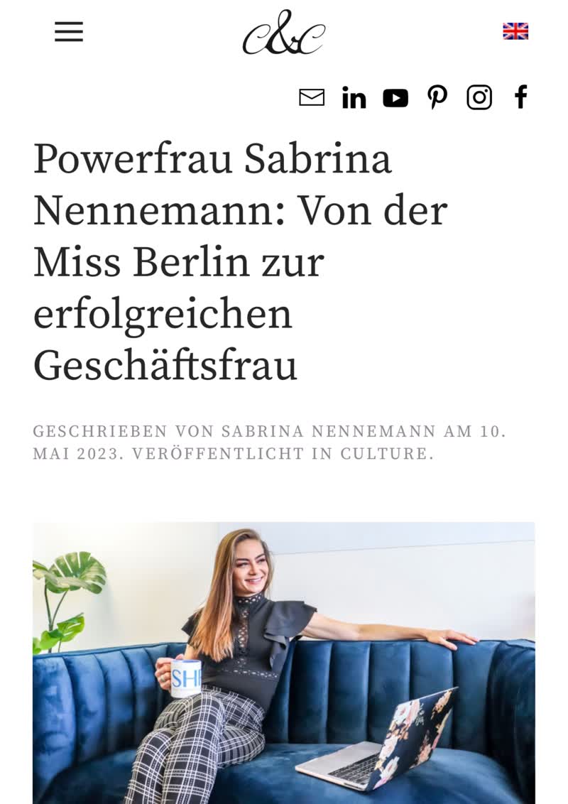 Culture & Culture Magazin Artikel Powerfrau Sabrina Nennemann mit Portraitfoto auf Sofa