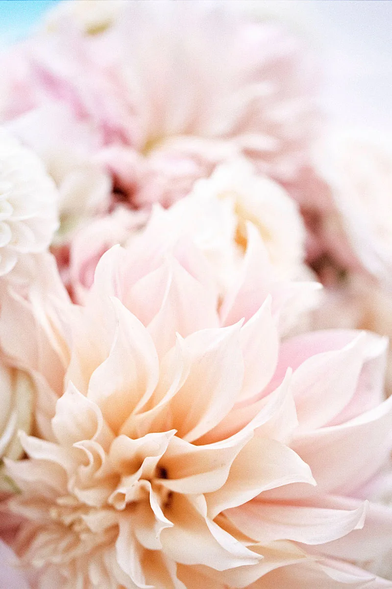 Blumenschmuck bei Hochzeitszeremonie