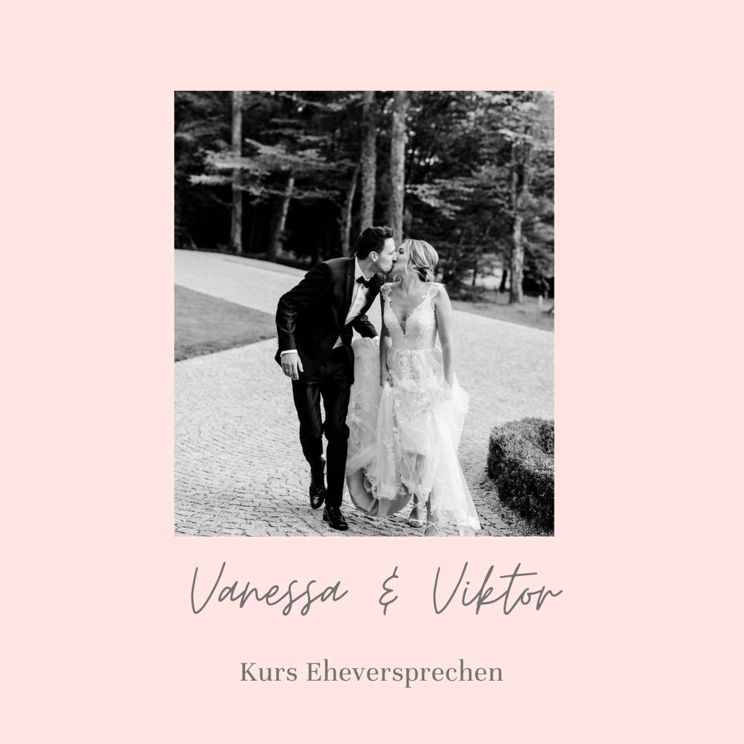 Hochzeitspaar Vanessa und Viktor in Schwarzweiß auf Landstraße mit Schriftzug "Kurs Eheverspechen"
