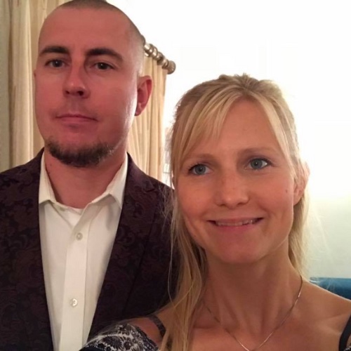 Porträt eines Paares – Mann und Frau nebeneinander