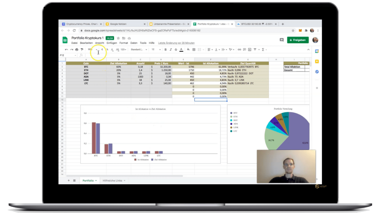 Screenshot einer Google Sheets Kryptowährungs-Portfolio-Tabelle mit Diagrammen und Instruktor im Videofenster