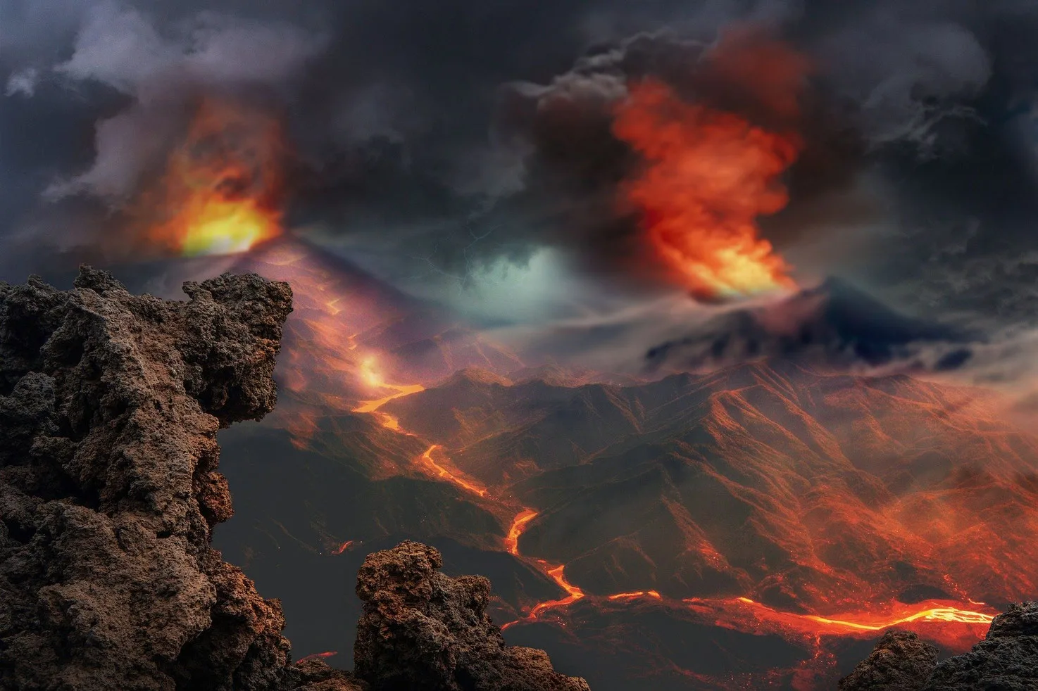 Vulkan mit Lavafluss und Felsbrocken im Vordergrund