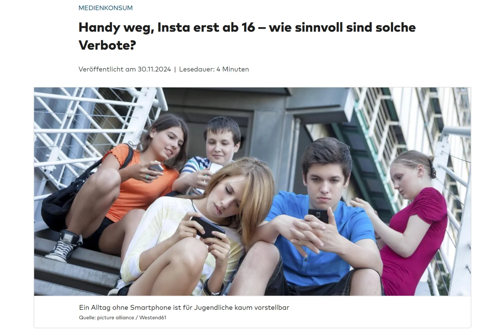 Digital-Club – Medienkompetenz-Live-Kurs für Kinder von Ben Fisch 20 Artikel-Header mit Jugendlichen und Smartphones, Headline zu Handyverboten und Instagram-Altersbeschränkung