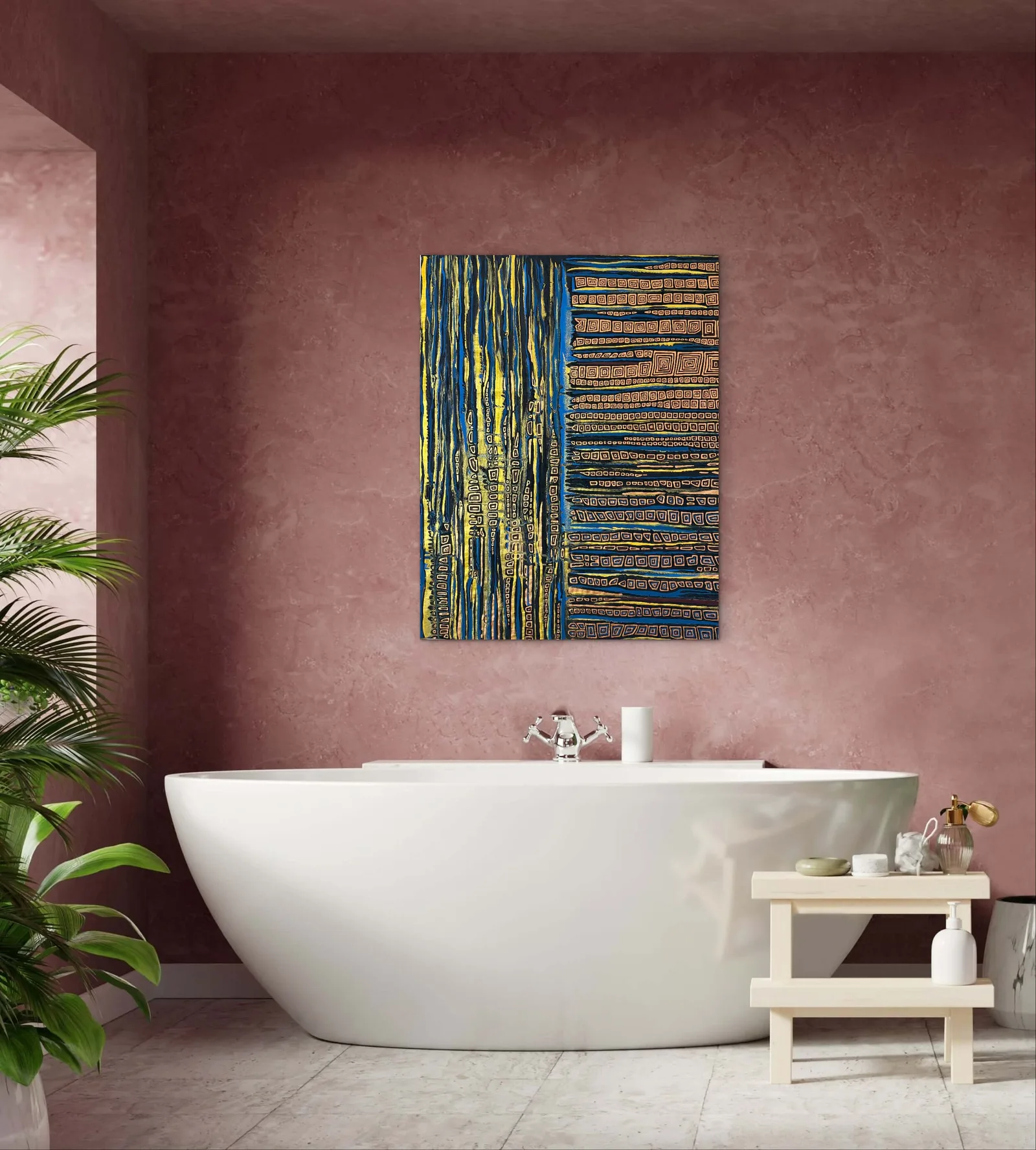 Badezimmer mit freistehender weißer Badewanne und abstraktem Kunstwerk in Blau und Gold an der Wand