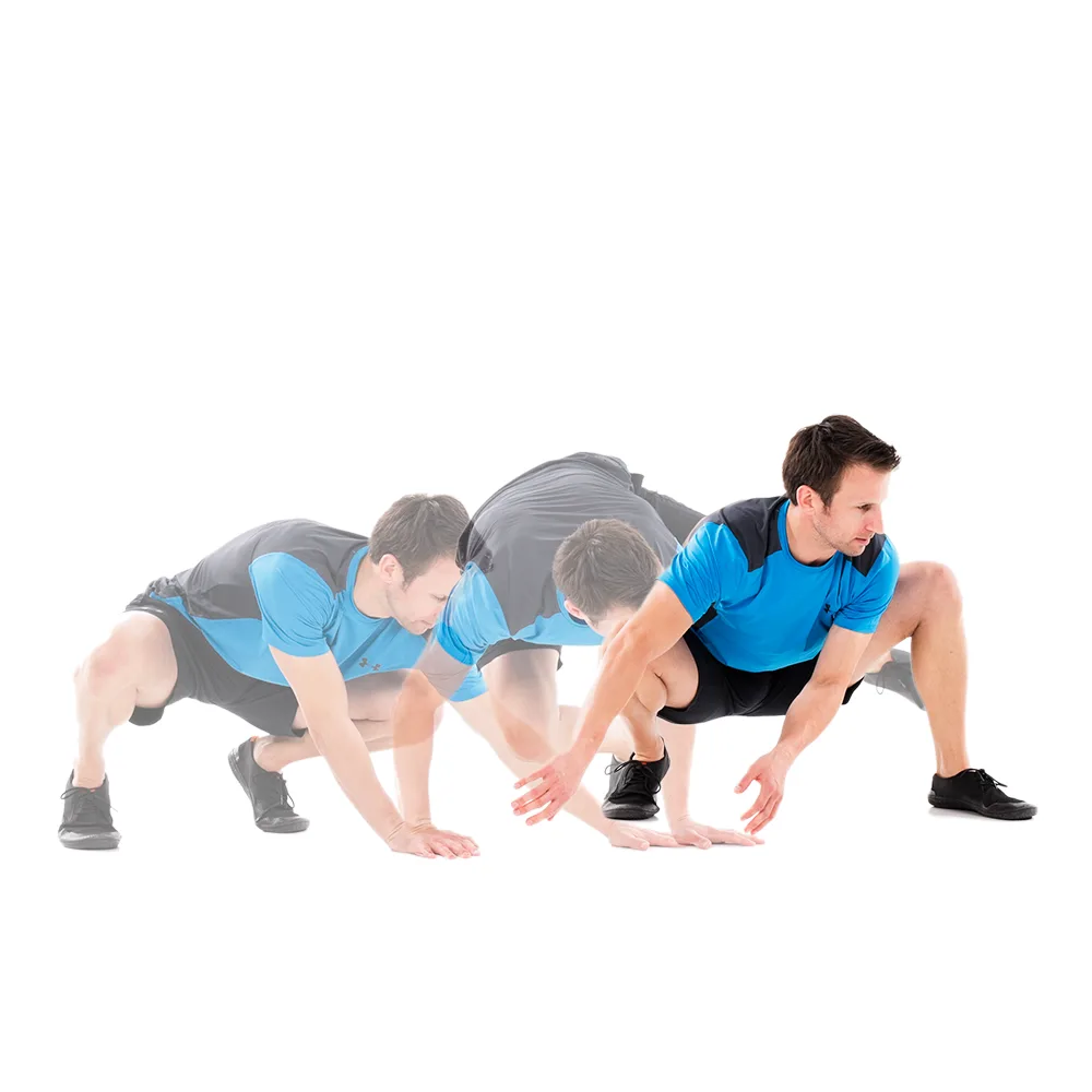 Vier Männer in Trainingskleidung beim Functional Training in Plank-Position