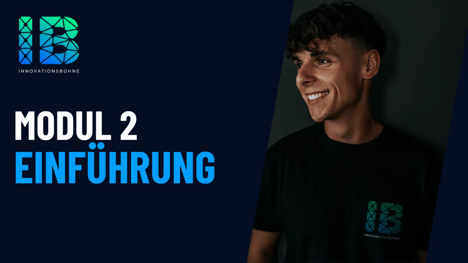 Einsteigerkurs Social Media & Reels von Vanessa Glaser 6 Modul 2 Einführung-Screen mit lächelndem Mitarbeiter in Nahaufnahme