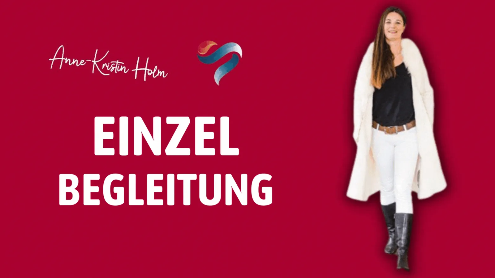 Hero-Banner mit Anne-Kristin Holm Logo, Schriftzug und Frau in weißem Mantel auf rotem Hintergrund