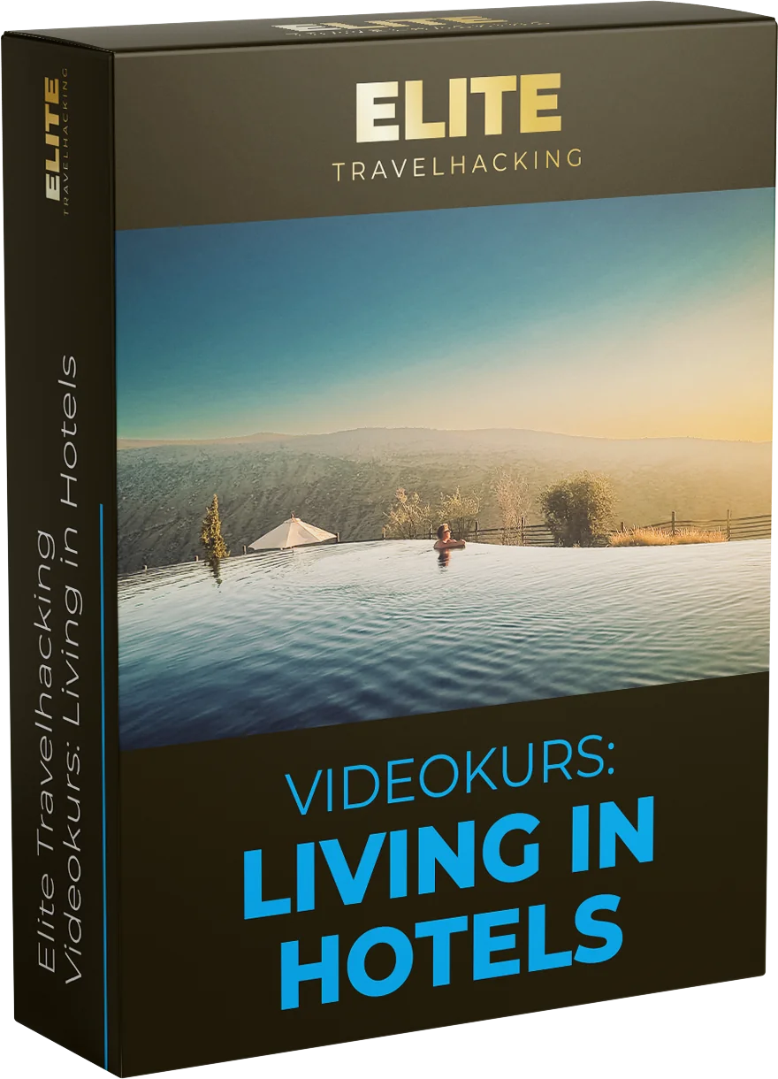 Produktmockup: Videokurs Living in Hotels Box mit Infinity-Pool über Berglandschaft