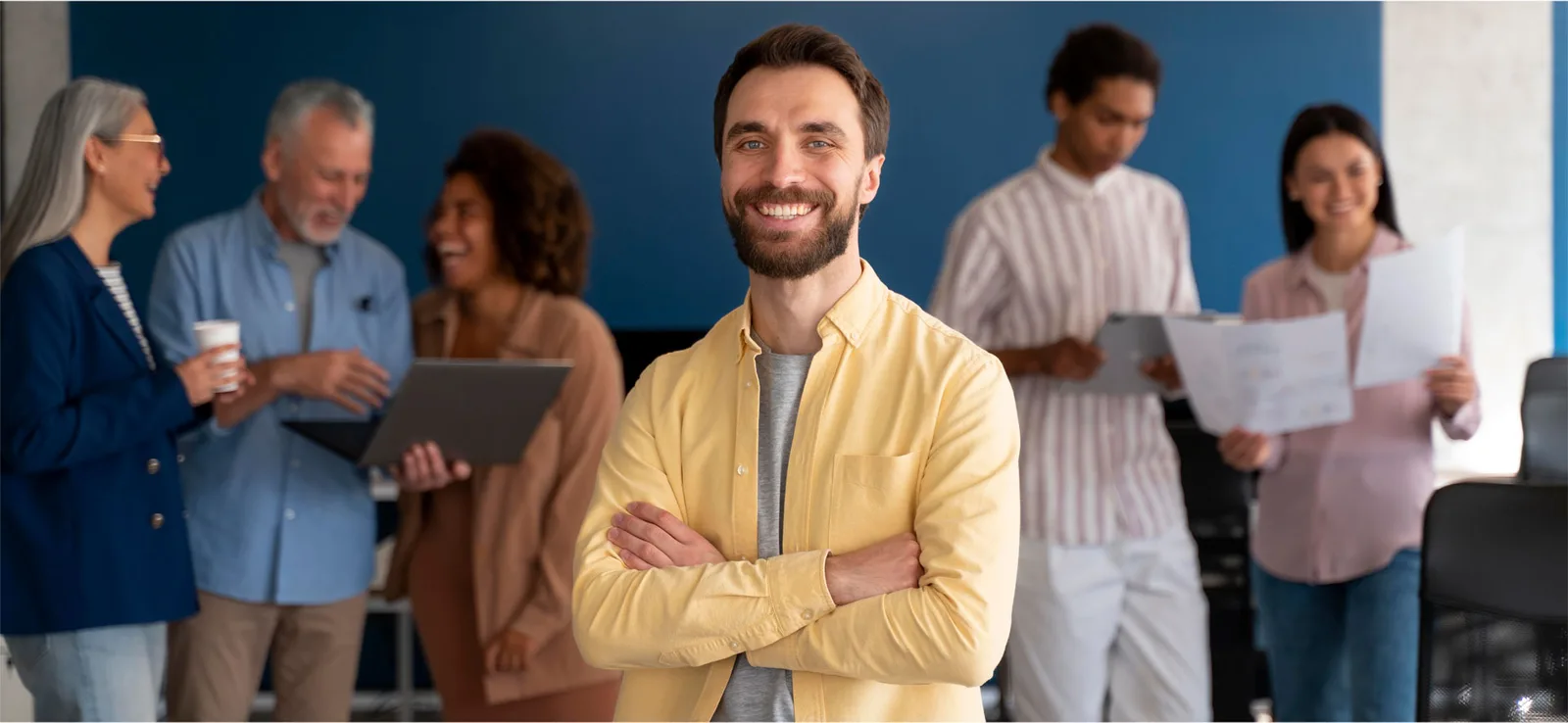 training-people-working-as-team-company