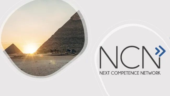 Sonnenaufgang über Pyramiden neben NCN Next Competence Network Logo