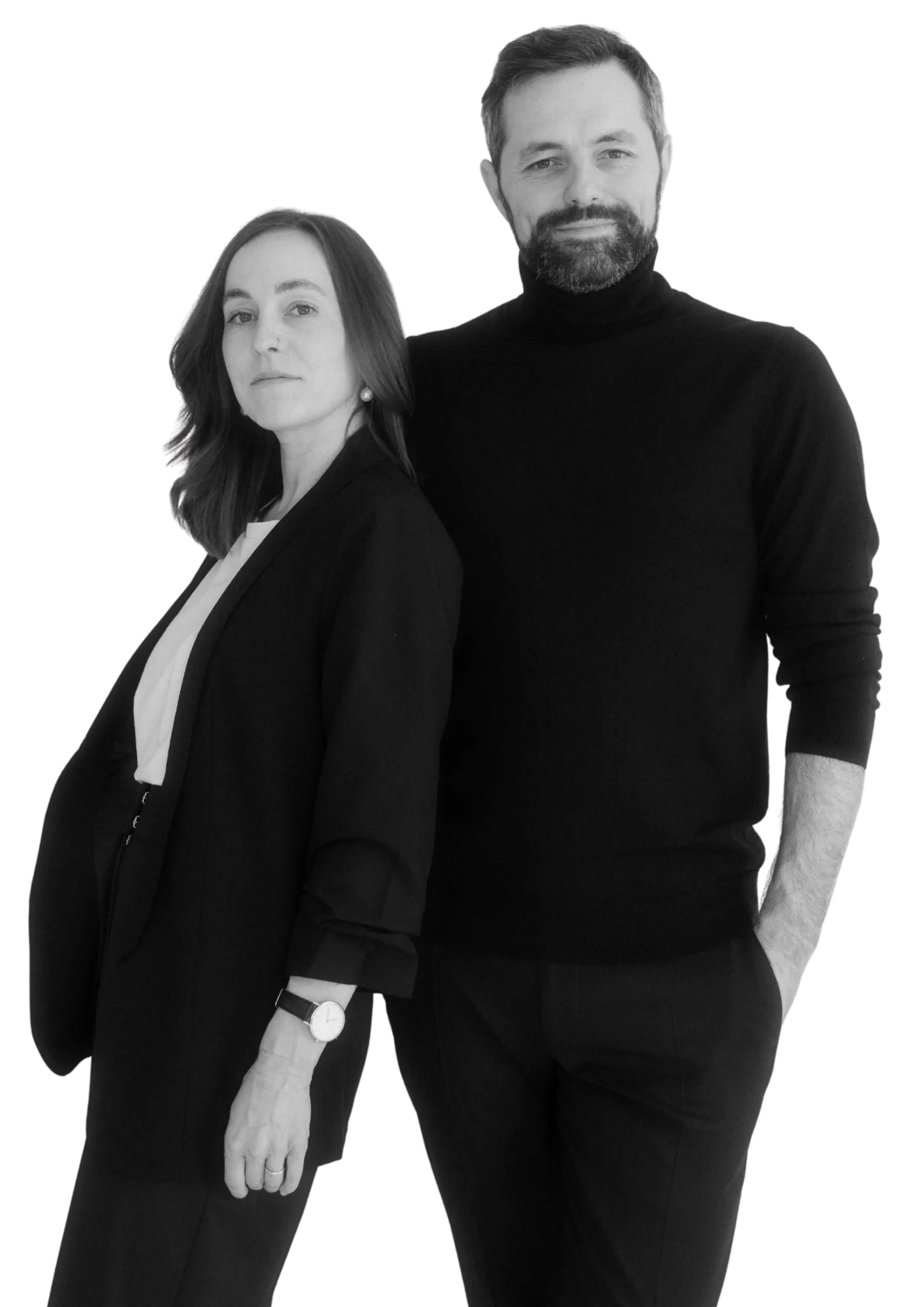 Portrait Mona und Reiner in schwarzer eleganter Kleidung vor weißem Hintergrund