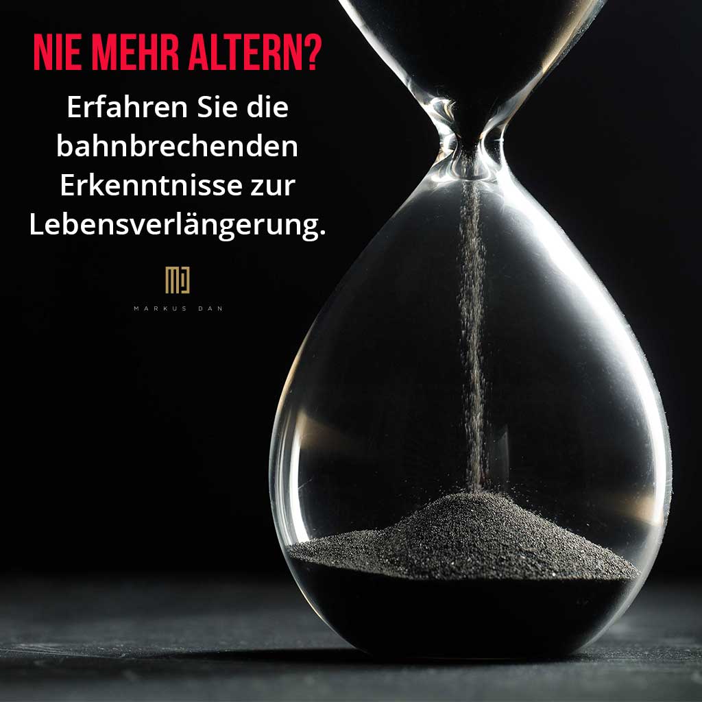 Sanduhr mit schwarzem Hintergrund und Textüberlagerung zum Thema Altern