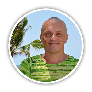 Markus Dan Profilbild in rundem Format mit Himmel und Palmbaum
