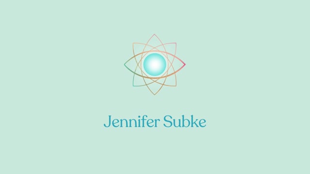Flügelzart Kurs Logo mit stilisiertem Auge und geometrischen Formen auf mintgrünem Hintergrund