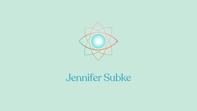 Flügelzart Kurs Logo mit stilisiertem Auge und geometrischen Formen auf mintgrünem Hintergrund