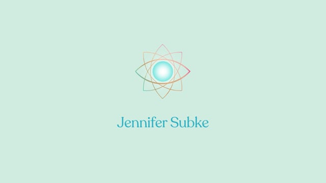 Flügelzart Kurs Logo mit stilisiertem Auge und geometrischen Formen auf mintgrünem Hintergrund
