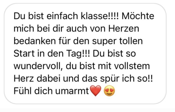 Begeisterte Kundenstimme zu Julia Rosts Coaching mit Herz-Emojis