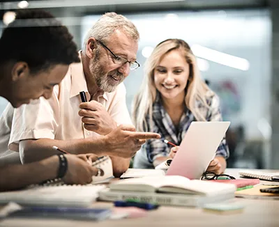 Zusammenarbeit von Generationen – Wissen wie.
