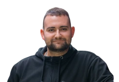 Tim Kramis Portrait in dunklem Hoodie