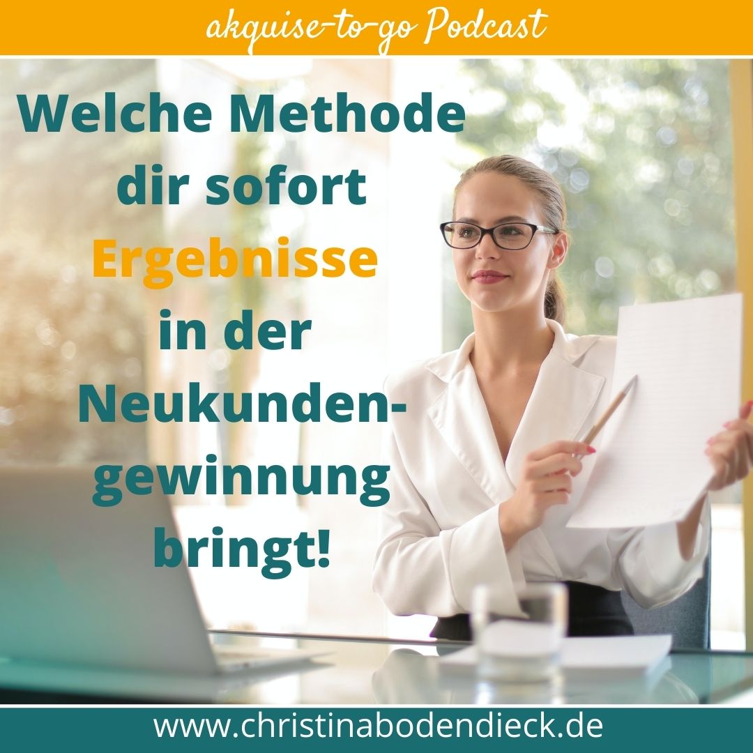 GO-SMART der Umsetzungsplan für aktive Kundengewinnung 5 Podcast-Cover: Frau mit Brille in weißer Bluse am Laptop, Text 'Welche Methode dir sofort Ergebnisse in der Neukundengewinnun