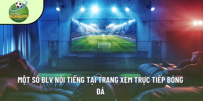 Mehrere Personen schauen auf großen Monitor mit Fußballspiel im Wohnzimmer