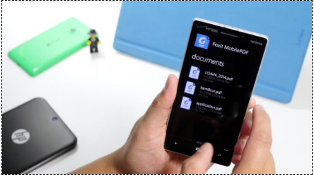 Smartphone-Screenshot zeigt Datei-Manager-Interface mit Listen mehrerer PDF-Dokumente auf blauem und grünem Hintergrund