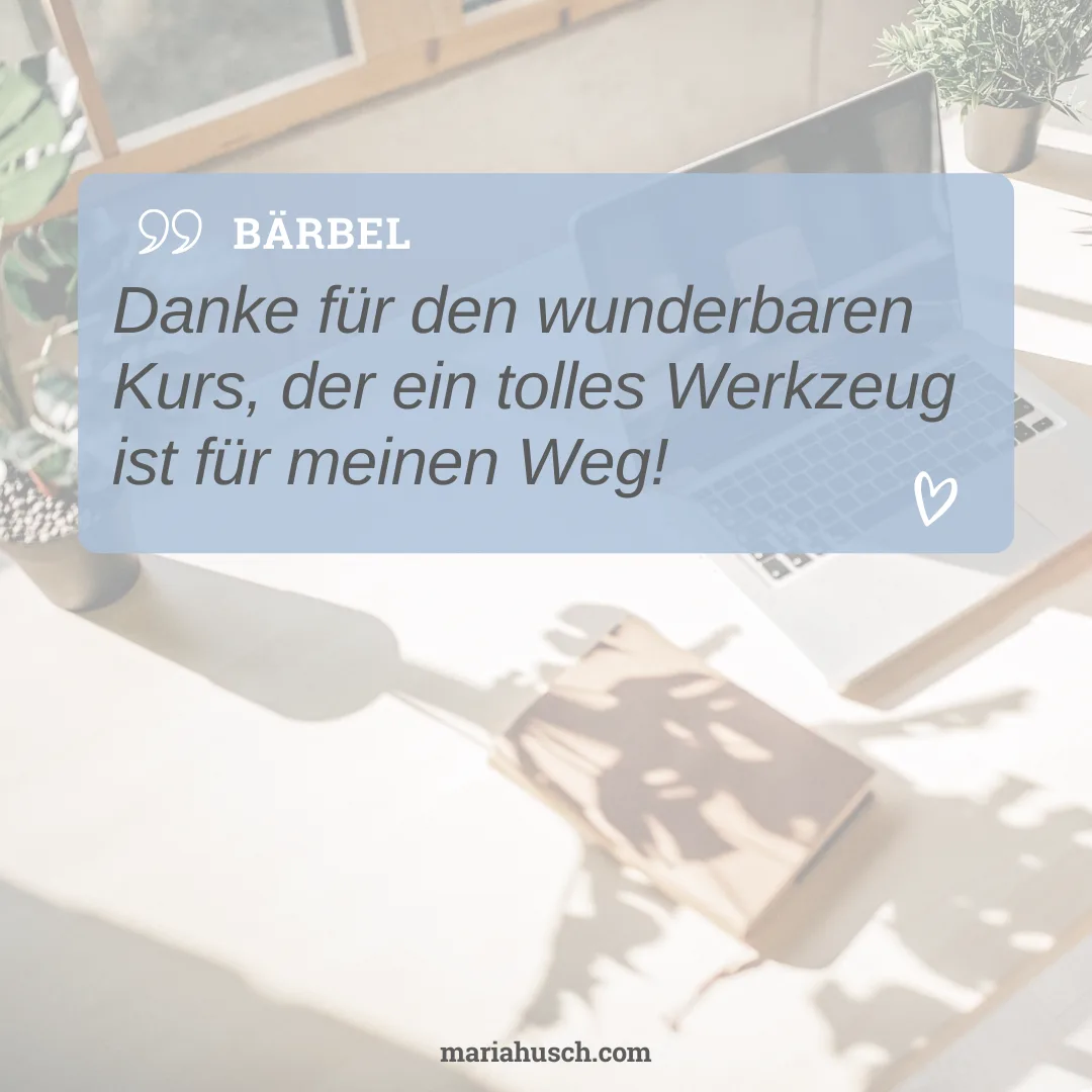 Kundenstimme von Bärbel über Happy Homeoffice Kurs auf Homeoffice-Schreibtisch