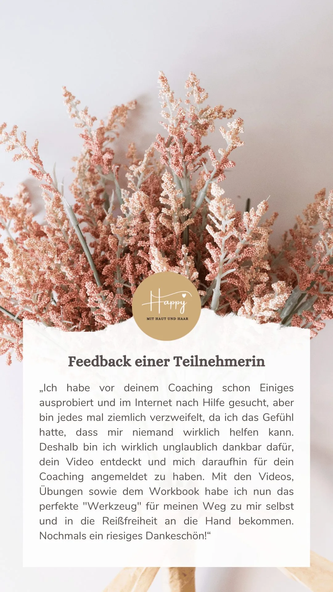 Getrocknete Pampas-Gräser mit Logo und Kundenfeedback zum Coaching-Programm