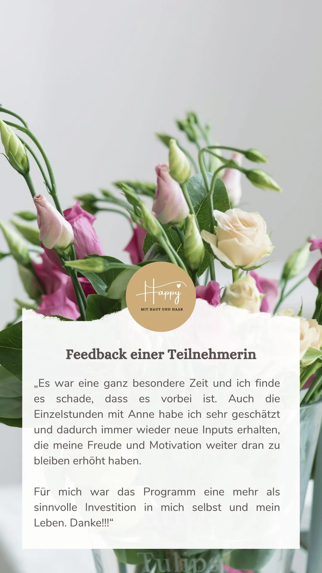 Rosa-weiße Nelken mit Logo und Kundenfeedback zu Einzelstunden und Motivation