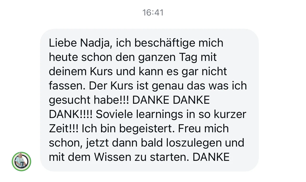 WhatsApp-Nachricht einer Kursteilnehmerin mit begeistertem Feedback zum Happy Money Girl Kurs