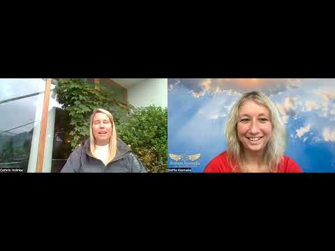 Kundenstimme Videostandbild mit zwei Frauen in Split-Screen-Ansicht