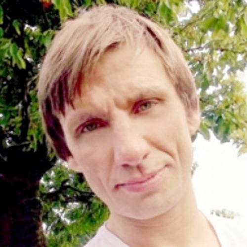 Herzenstiere und Silvester Kongresspaket Premium – Tierangst-Kurs 5 Boris Lauxtermann, Mann mit rötlichem Haar im Portrait vor grünem Hintergrund
