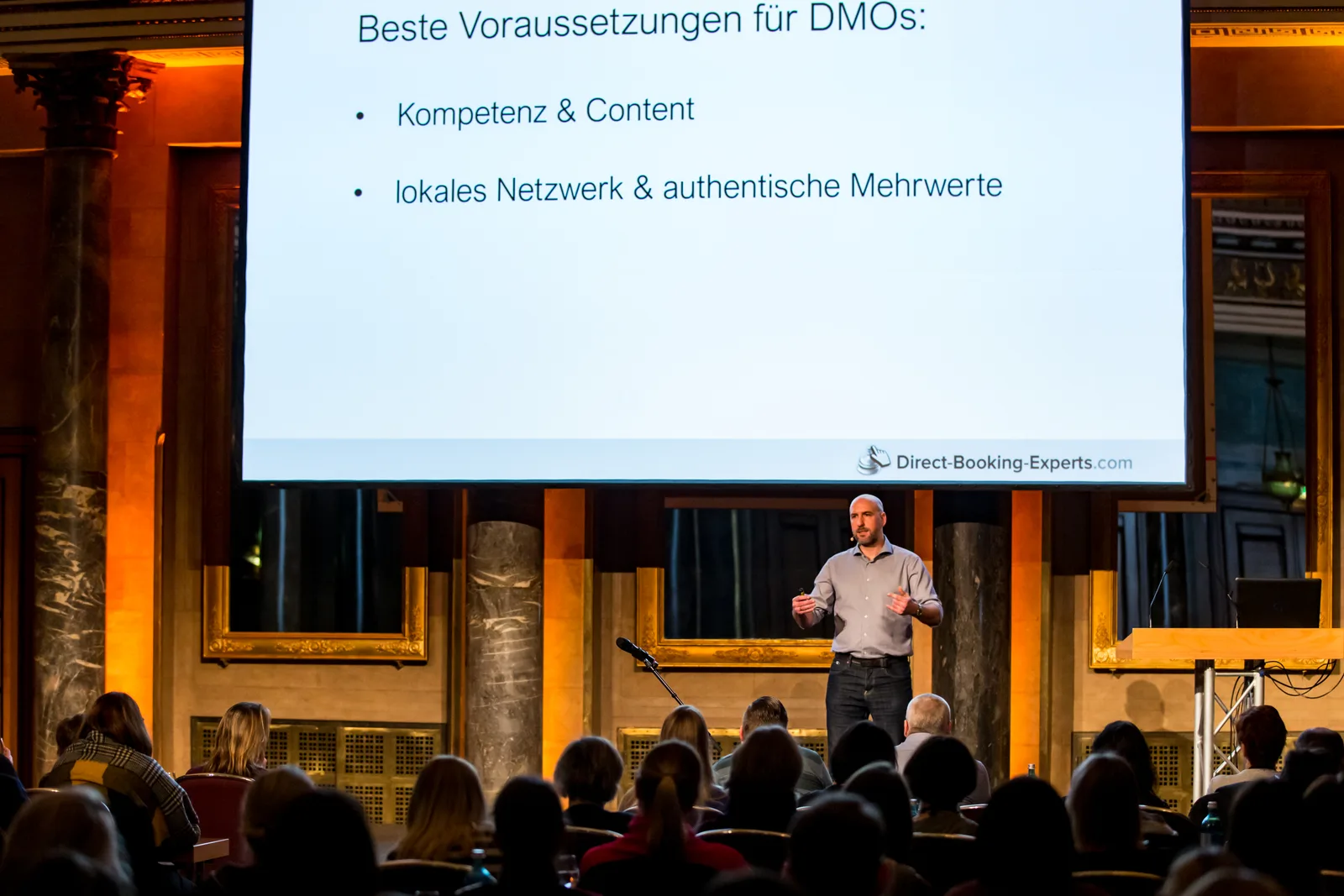 Präsentation mit Bestvoraussetzungen für DMOs auf Bildschirm