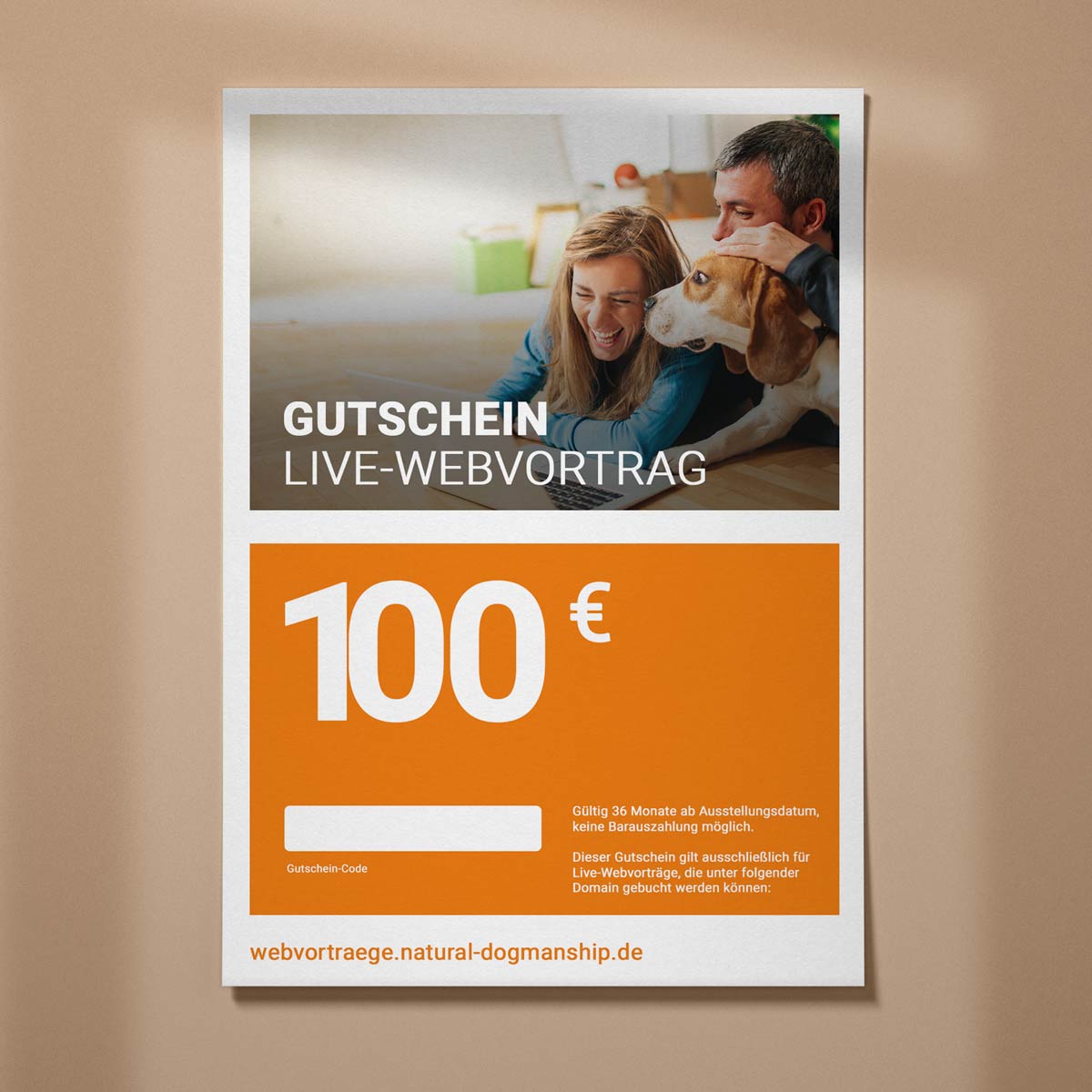 Gutschein 100 Euro für Live-Webvortrag mit Paar und Hund auf Couch